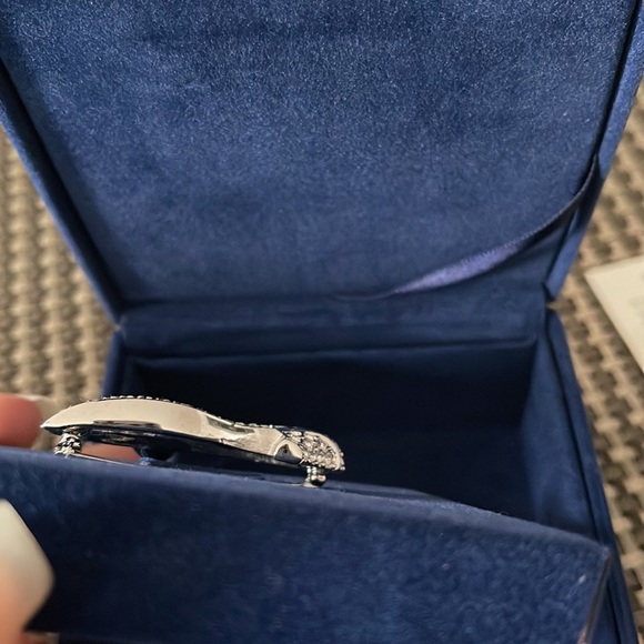 Swarovski  Disney Cinderella Slipper Pin/Brooch - Picture 4 of 9